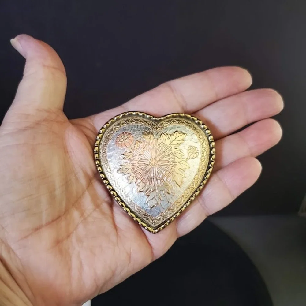 Heart Belt Buckle Etched Floral Engraved Tri Tone Western Cowgirl Rope Border